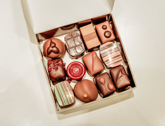 12 Pieces different bonbon flavors
